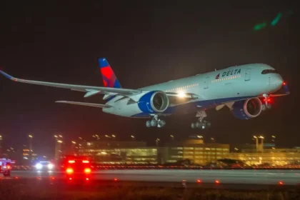 Delta Flight DL275 Diverted LAX