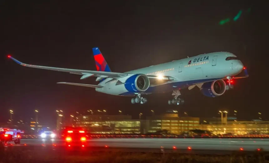 Delta Flight DL275 Diverted LAX